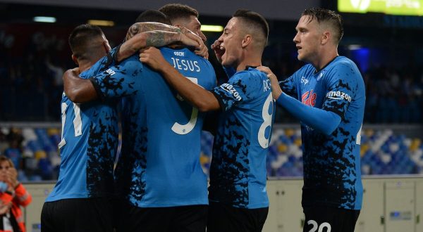 Il Napoli continua a vincere, battuto 3-2 il Bologna