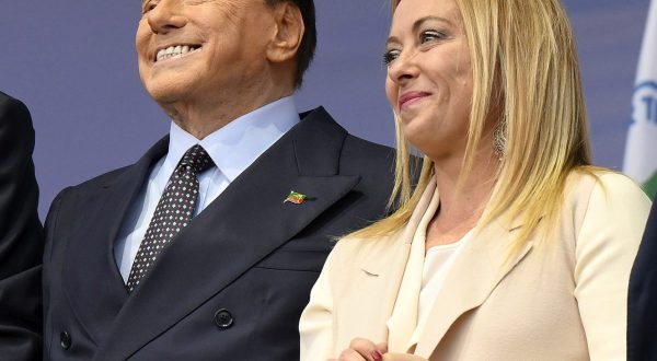 Meloni incontra Berlusconi, centrodestra andrà unito da Mattarella