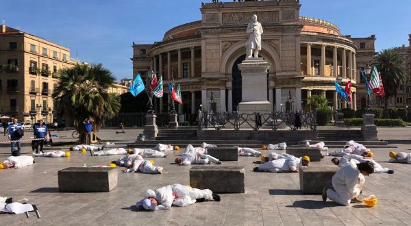 A Palermo il flash mob dei sindacati “Basta morti sul lavoro”