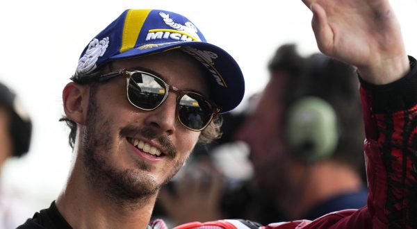 Bagnaia trionfa a Sepang ma il Mondiale si deciderà a Valencia