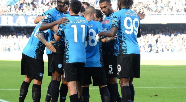 Napoli scatenato, tripletta Osimhen e 4-0 al Sassuolo