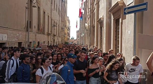 Crollo all’Università di Cagliari, gli studenti scendono in piazza