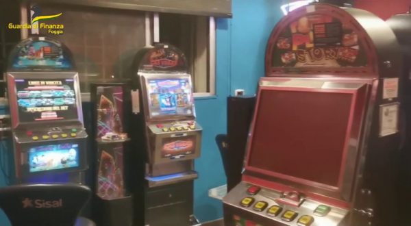 Racket estorsioni slot-machine, 4 misure cautelari nel foggiano