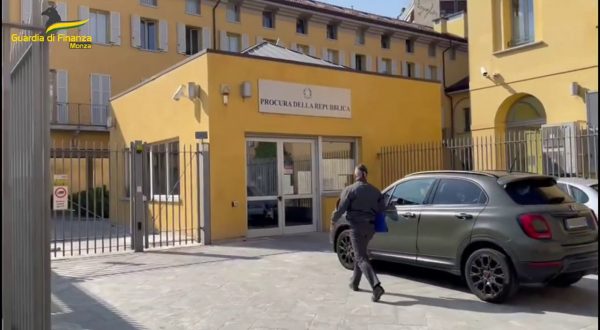 Monza, sequestrati 2,7 milioni a imprenditore. Emetteva fatture false