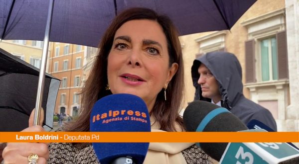 Boldrini “Presidenti Camere onorino la Costituzione”