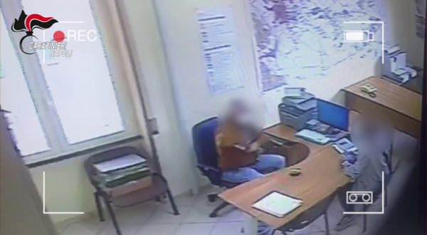 Denaro e sesso in cambio di favori, 13 misure cautelari nel napoletano