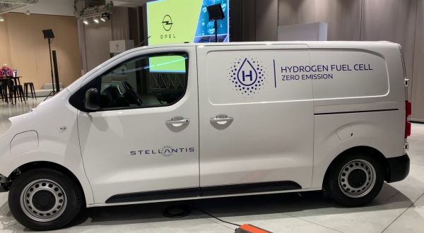 Opel Vivaro-e Hydrogen, il primo van alimentato a idrogeno