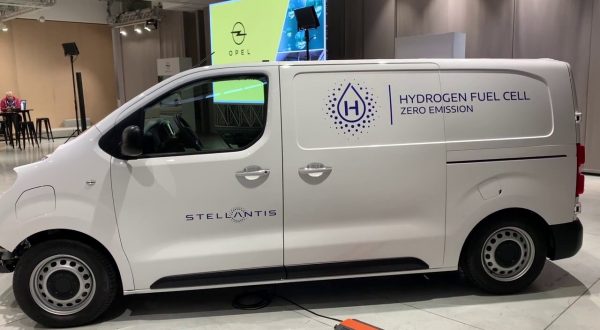 Opel Vivaro-e Hydrogen, il van alimentato a idrogeno