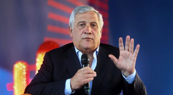 Ue, Tajani “Collaborazione per contrastare l’immigrazione illegale”