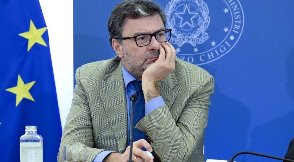 Giorgetti “Pronti a fronteggiare i rischi di recessione”