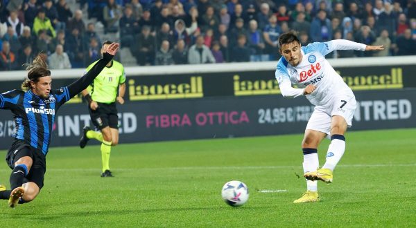 Osimhen ed Elmas ribaltano l’Atalanta, Napoli in fuga