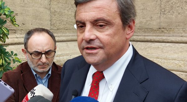 Migranti, Calenda “Francia ha esagerato, ma serve ricucire il rapporto”