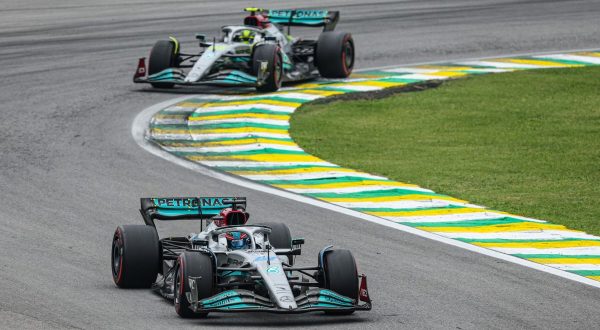 In Brasile vince Russell davanti a Hamilton, Sainz e Leclerc