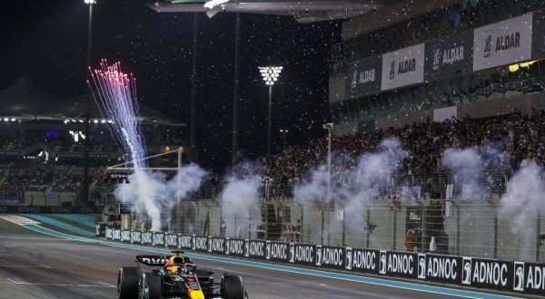 Verstappen vince ad Abu Dhabi, Leclerc 2° in gara e nel Mondiale