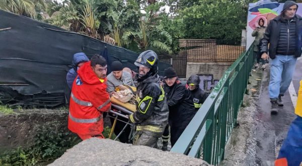 Frana a Ischia a causa del Maltempo, famiglia dispersa e una 25enne