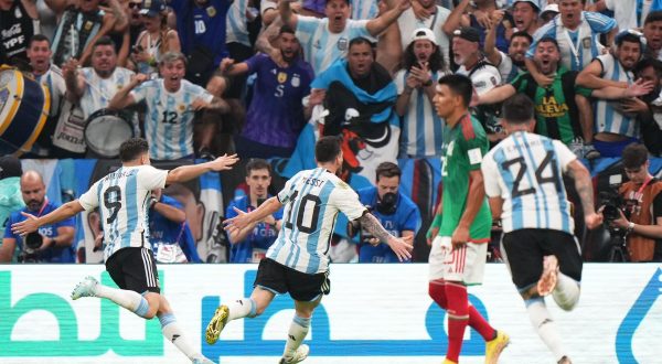 L’Argentina si rialza con Messi e Fernandez, 2-0 al Messico