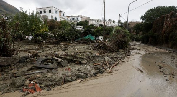 Frana a Ischia, i soccorritori alla ricerca dei dispersi