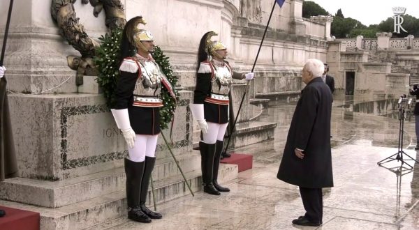 4 novembre, Mattarella rende omaggio al Milite Ignoto