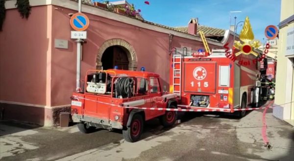 In fiamme appartamento nel cagliaritano, le immagini