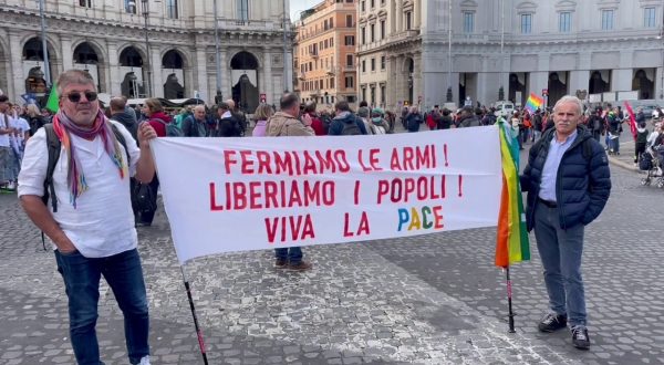 Ucraina, a Roma il corteo per la pace. Le immagini