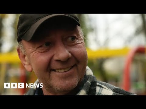 Hope returns to Ukrainian city of Kherson after Russian forces leave – BBC News