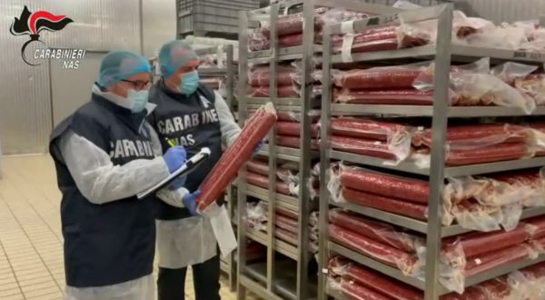 Listeria, i Nas sequestrano 14 tonnellate di cibo in tutta Italia