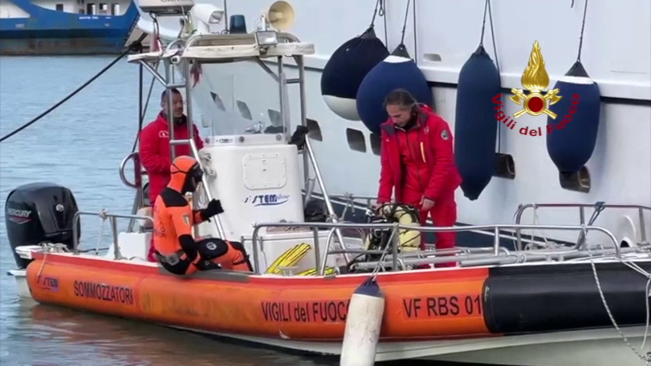 Ischia, i sommozzatori impegnati nelle ricerche dei dispersi