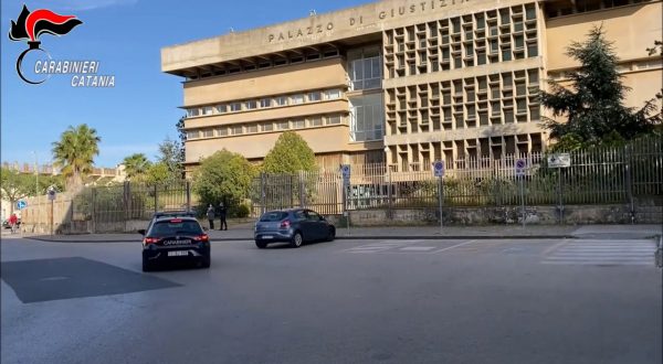 Furti e ricettazione di auto, sgominata banda nel Catanese