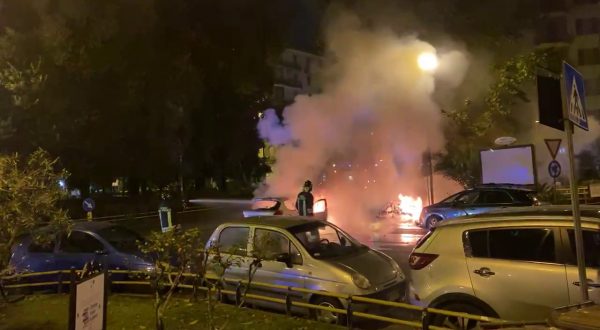 Napoli, Fiamme in piazza Medaglie d’0ro. Momenti di paura al Vomero