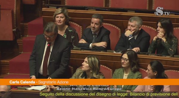 Calenda “Manovra grigia e inutile”