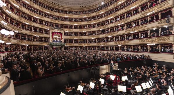 Tredici minuti di applausi per il Godunov alla Scala, ovazione per Mattarella