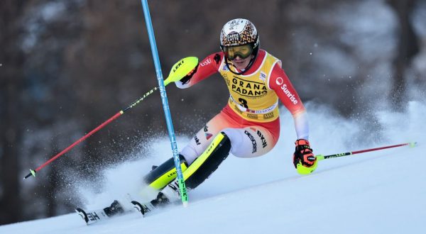 Sci alpino, Holdener vince Slalom a Sestriere