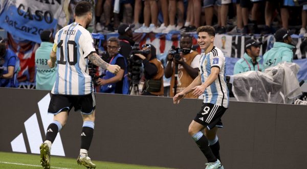 Argentina in finale, Messi-Alvarez piegano 3-0 la Croazia