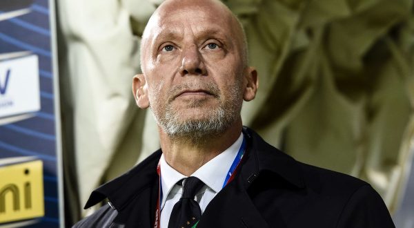 Vialli “Sospendo temporaneamente i miei impegni”