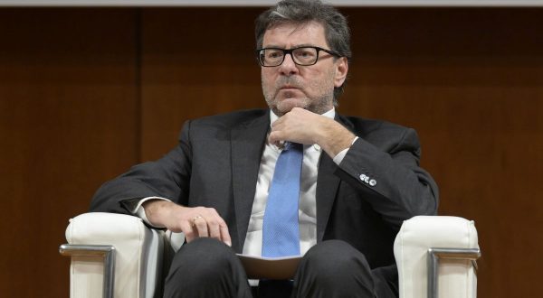 Pensioni, Giorgetti “La vera riforma è incentivare la natalità”