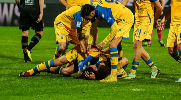 Frosinone campione d’inverno in serie B, colpo Genoa a Bari