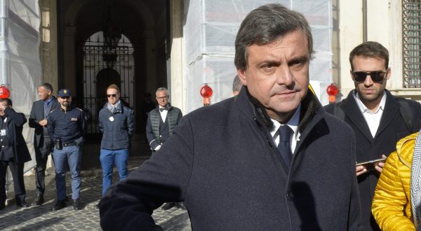 Calenda “Manovra grigia e inutile, piena di mancette”