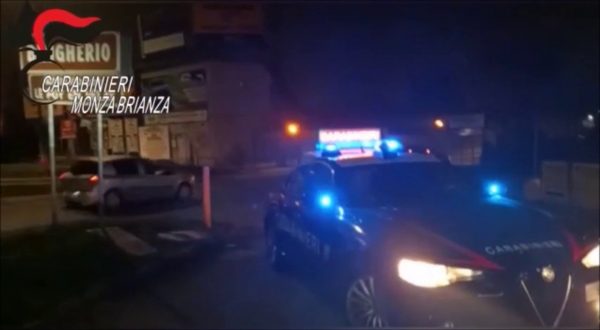 Bomba carta fatta esplodere sotto casa in Brianza, 3 arresti