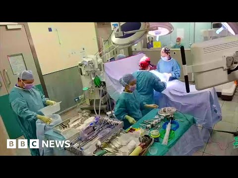 How can robot-assisted surgery teach trainee doctors? – BBC News