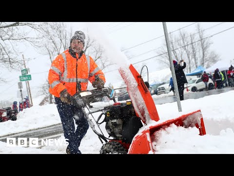 Winter storm sweeping US could become ‘bomb cyclone’ – BBC News