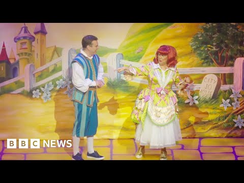 What’s behind the UK’s Christmas love affair with pantomime – BBC News