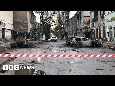 Ukraine civilians flee Kherson as Russian attacks intensify – BBC News