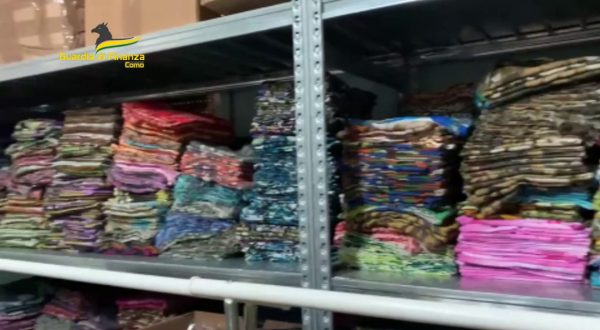 Maxi sequestro di capi d’abbigliamento contraffatti nel Comasco