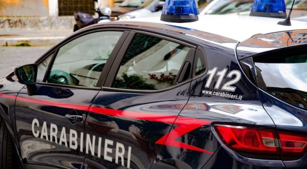 Sequestrano e picchiano 13enne, arrestati due 15enni a Caltanissetta