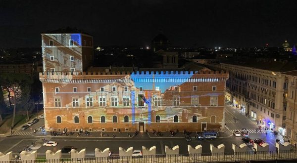 Palazzo Venezia si illumina con le foto di “Roma silenziosa bellezza”