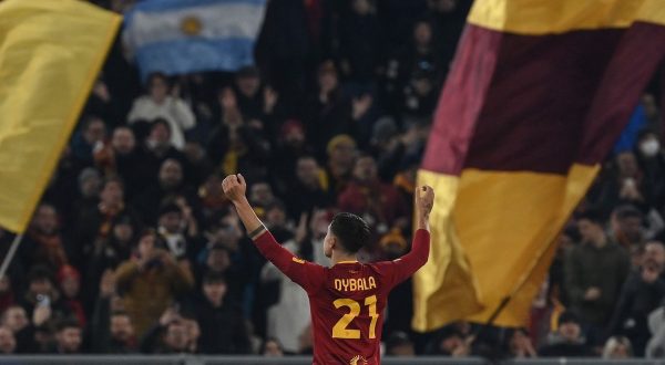 Dybala regala un’altra gioia alla Roma, Fiorentina ko 2-0