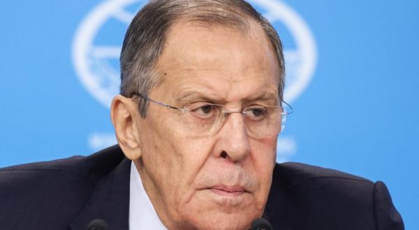 Ucraina, Lavrov “Negoziati con Zelensky fuori discussione”