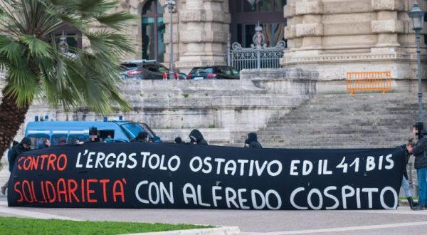 Caso Cospito, Garante detenuti chiede trasferimento in struttura idonea