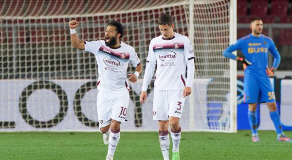 Vittoria e sorpasso, la Salernitana passa 2-1 a Lecce