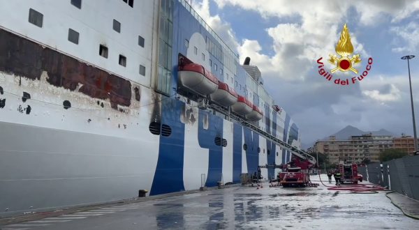 Incendio traghetto Palermo-Napoli, nuove operazioni di raffreddamento